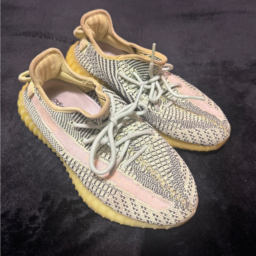 Adidas Yeezy Boost 350 V2 Hyperspace